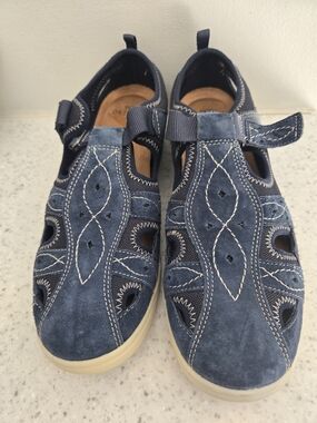 Earth Origins Blue Suede Cutout Comfort Sandals